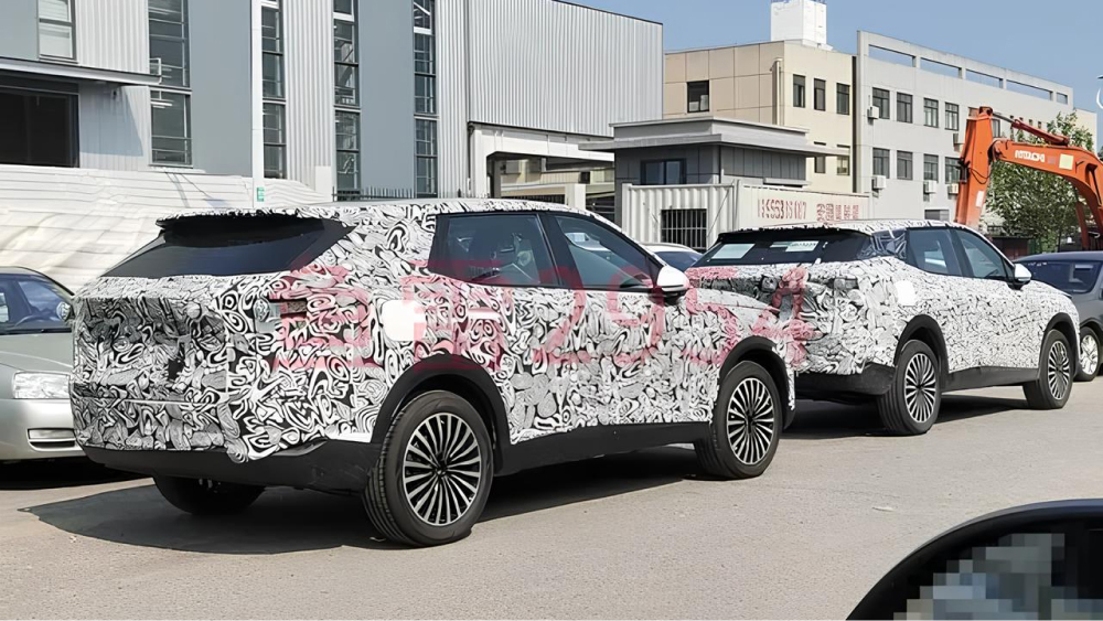 omoda c7 замечен на шпионском фото, камуфляж сзади, салон