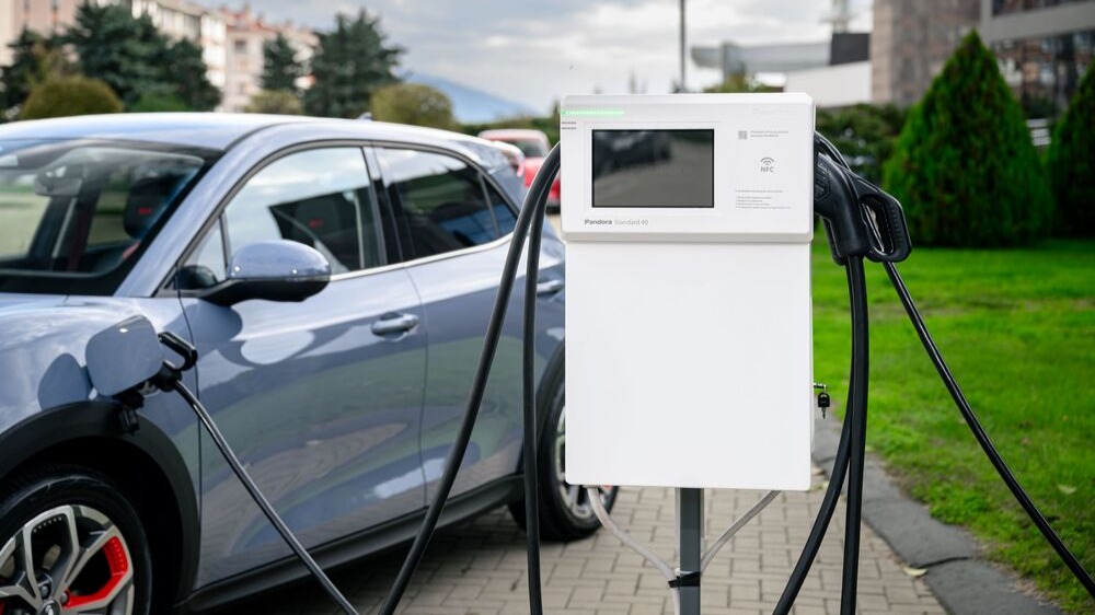 Боковая передняя зарядная станция Ora 03 GT