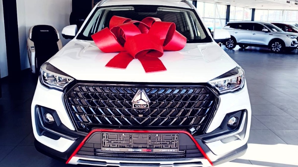 Передняя часть кроссовера VGV U75 Plus у дилера