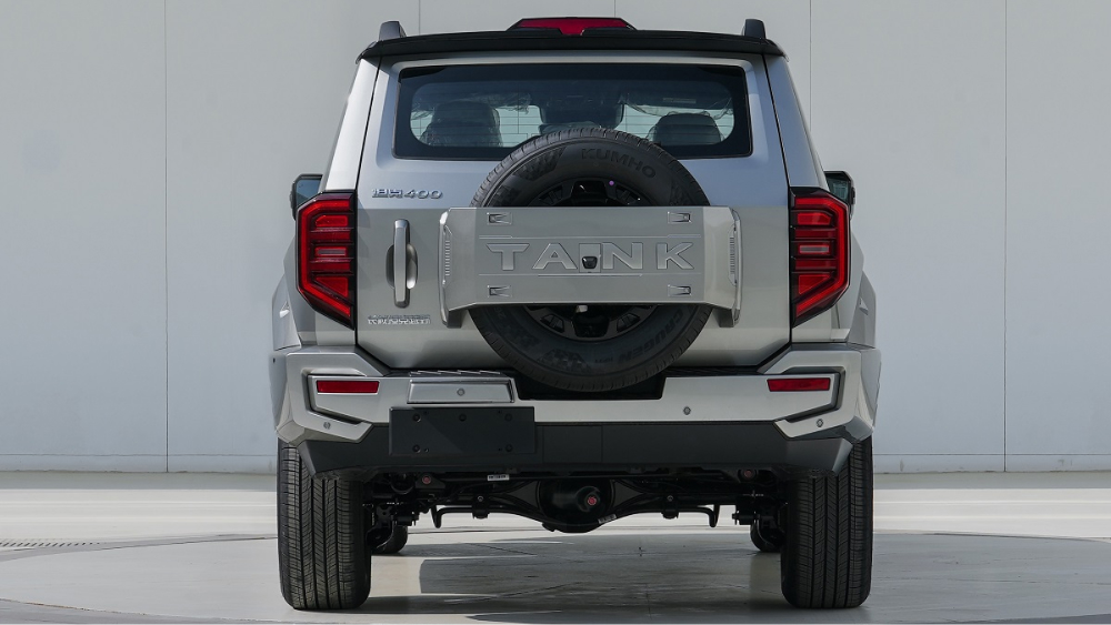 бак 400 дизельный сбоку спереди серебристый