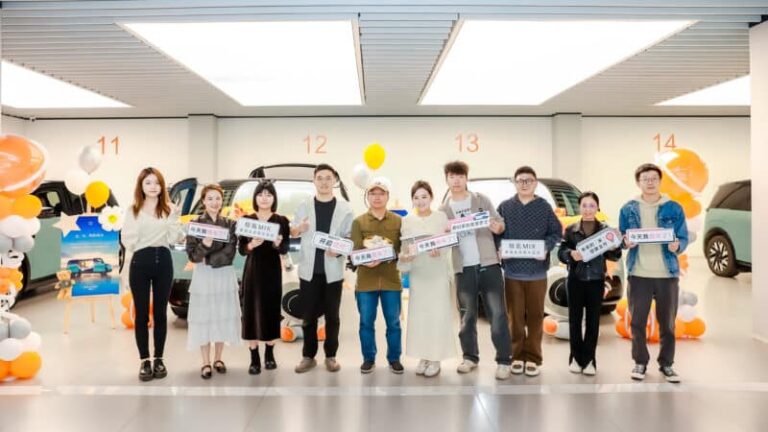 В Китае начались поставки долгожданного минивэна Zeekr Mix по цене от 39 250 долларов США