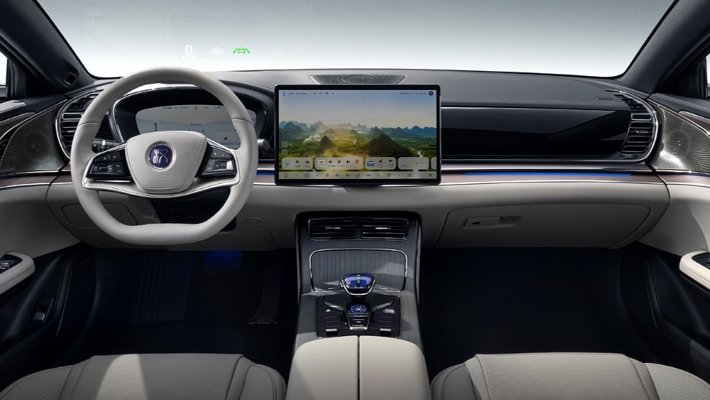 Интерьер салона электрического седана BYD Han EV 2025 года