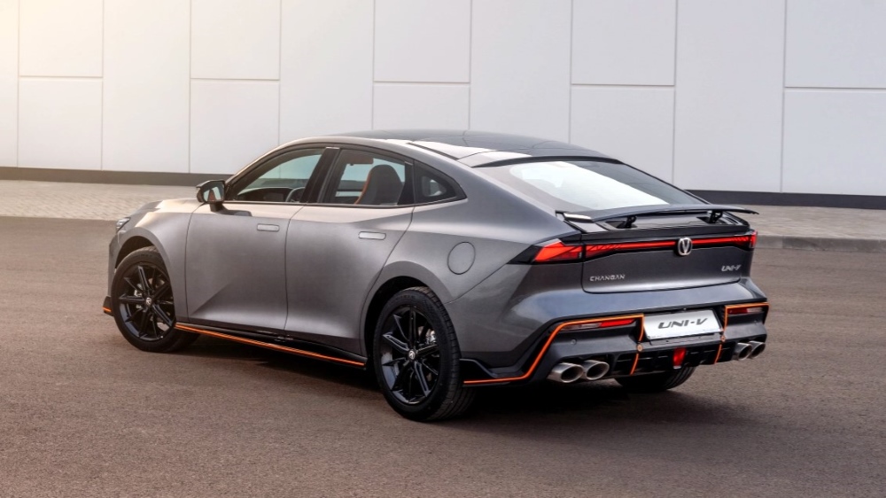 Changan Uni-V Sport в Казахстане сзади