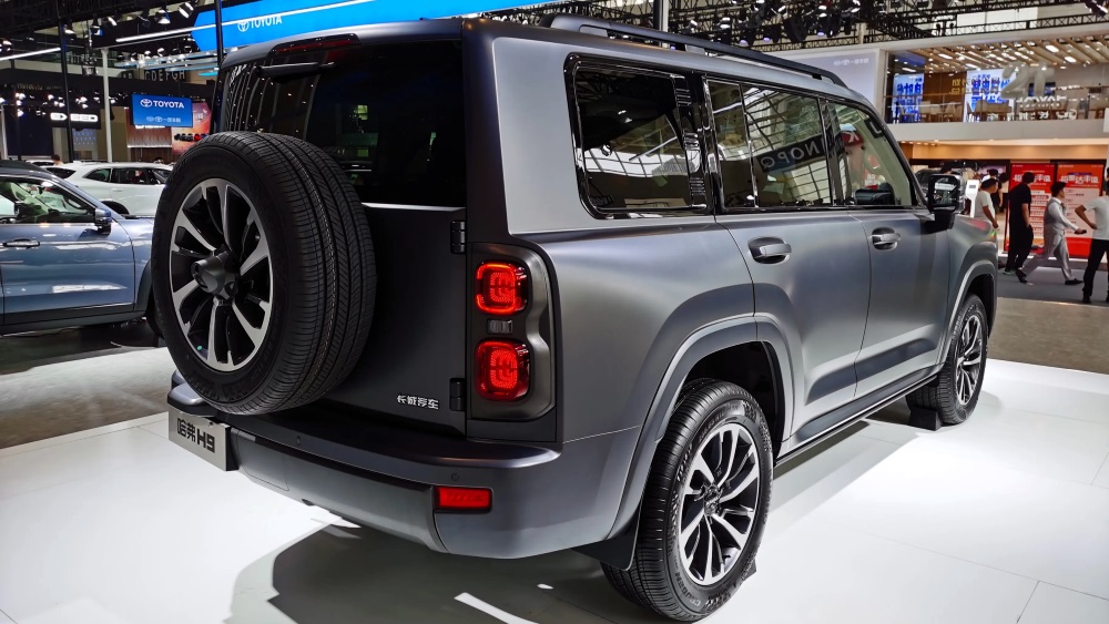 Внедорожник Haval H9, вид сзади в Тяньцзине