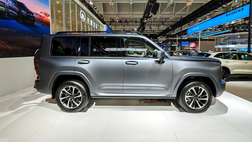 Вид сбоку внедорожника Haval H9 в Тяньцзине