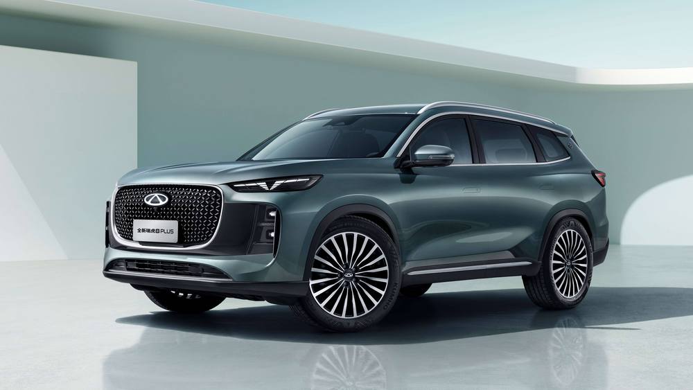 Обновленный кроссовер Chery Tiggo 8 Plus Pro Max, вид сбоку спереди