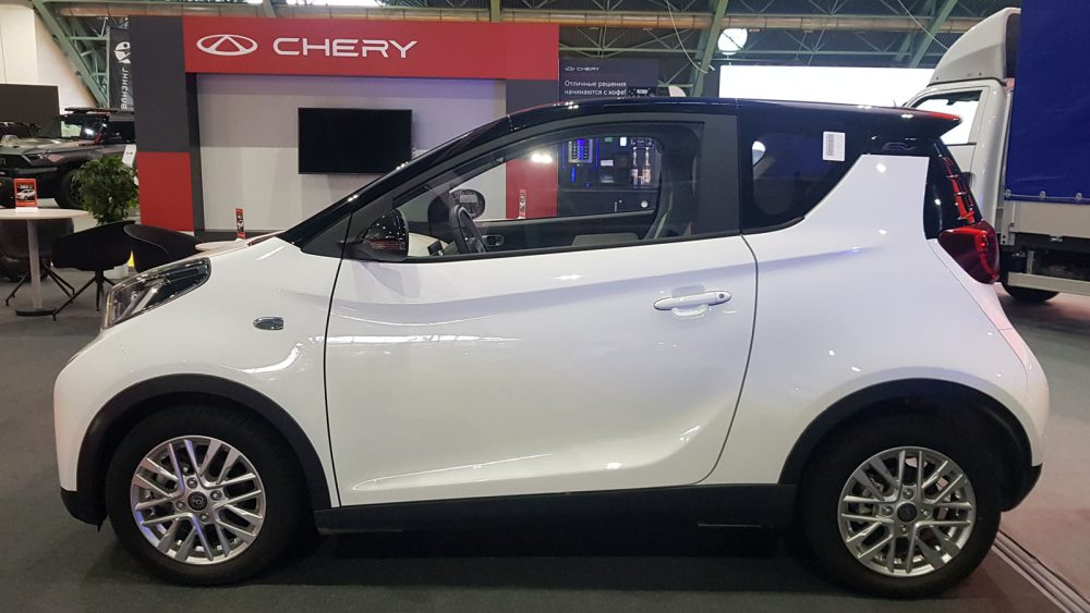 Электрический городской автомобиль Chery eQ1 автосалон 2024 Беларусь вид сбоку