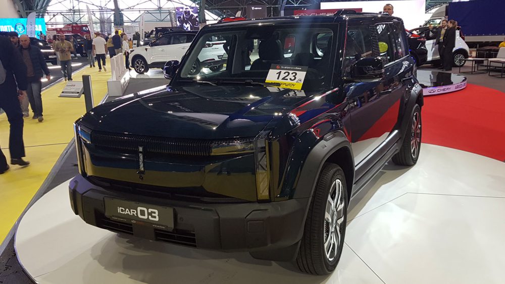 Электрический внедорожник Chery iCar 03 вид сбоку сзади Беларусь Автосалон 2024