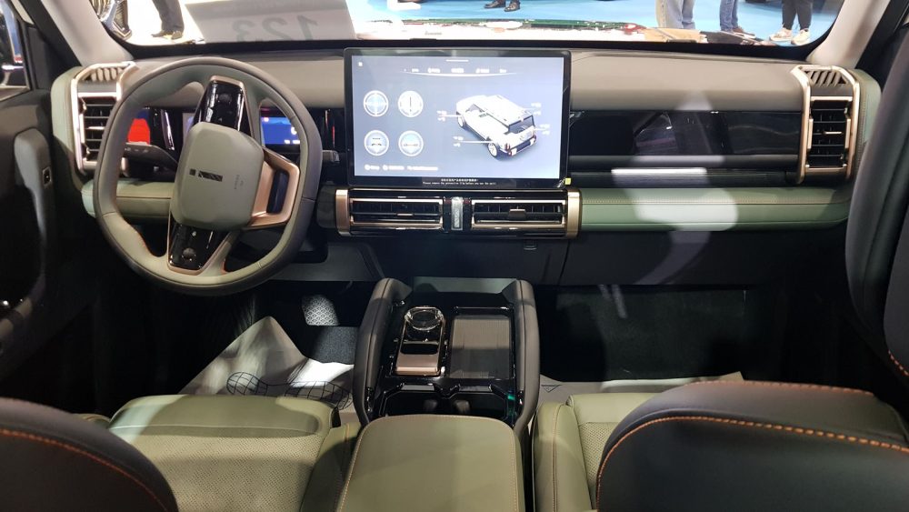 Интерьер салона Chery iCar 03