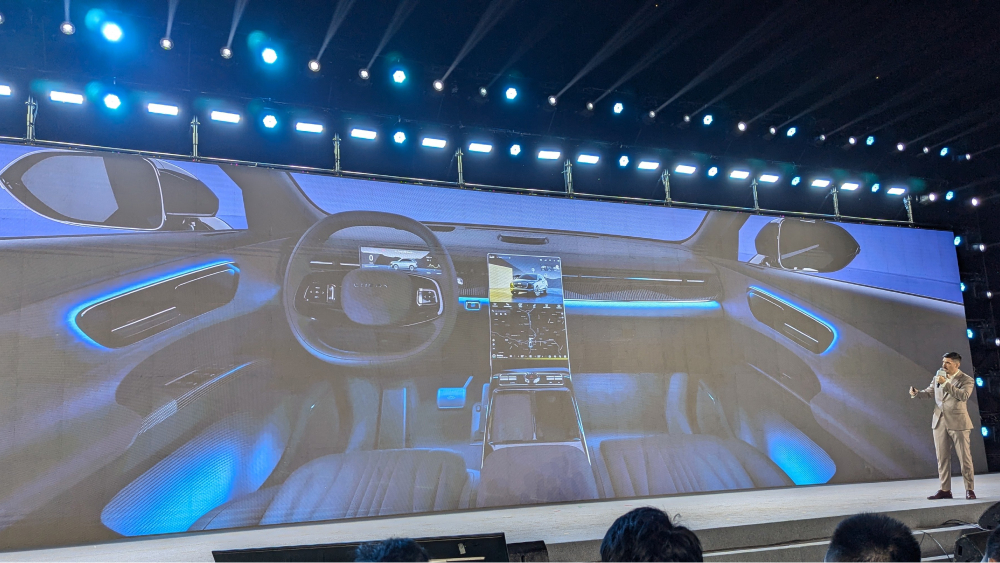 Chery Lepas 8 салон черный вертикальный экран