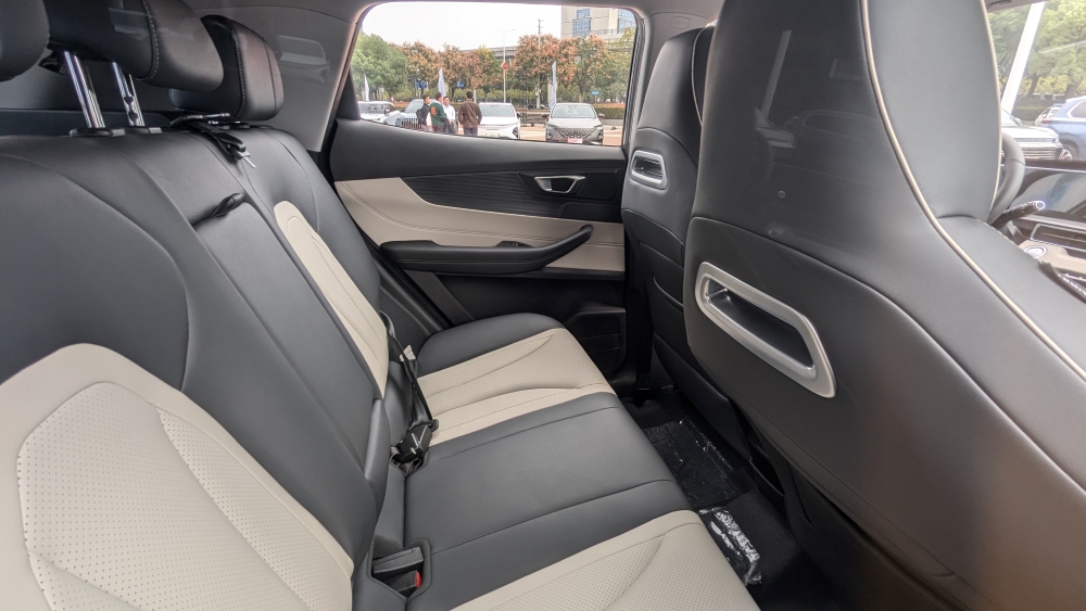 Chery Tiggo 4 салон белый серый новый кроссовер