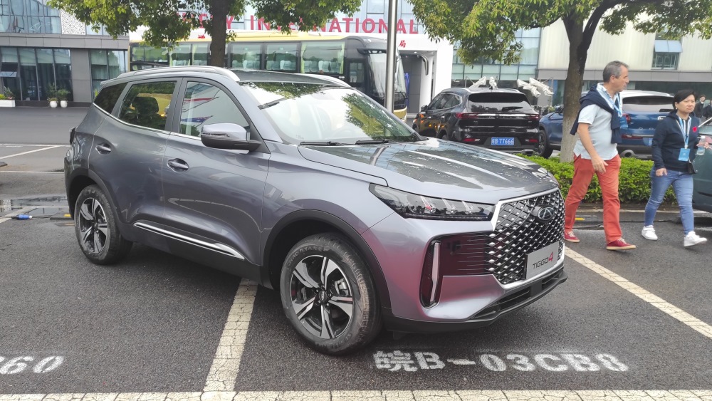 Обновленный Chery Tiggo 4 вид сбоку