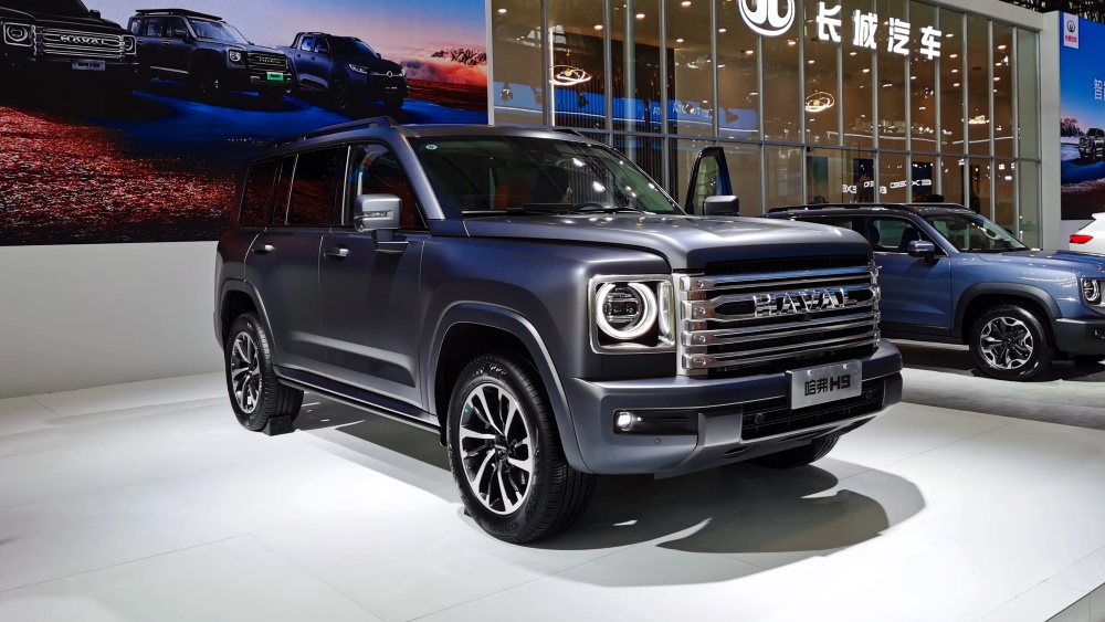 Внедорожник Haval H9, вид сбоку спереди в Тяньцзине