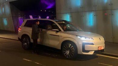 Китайский кроссовер BYD Denza N9 замечен в Великобритании, перед запуском продаж на европейском рынке Китайский кроссовер BYD Denza N9 замечен в Великобритании, перед запуском продаж на европейском рынке