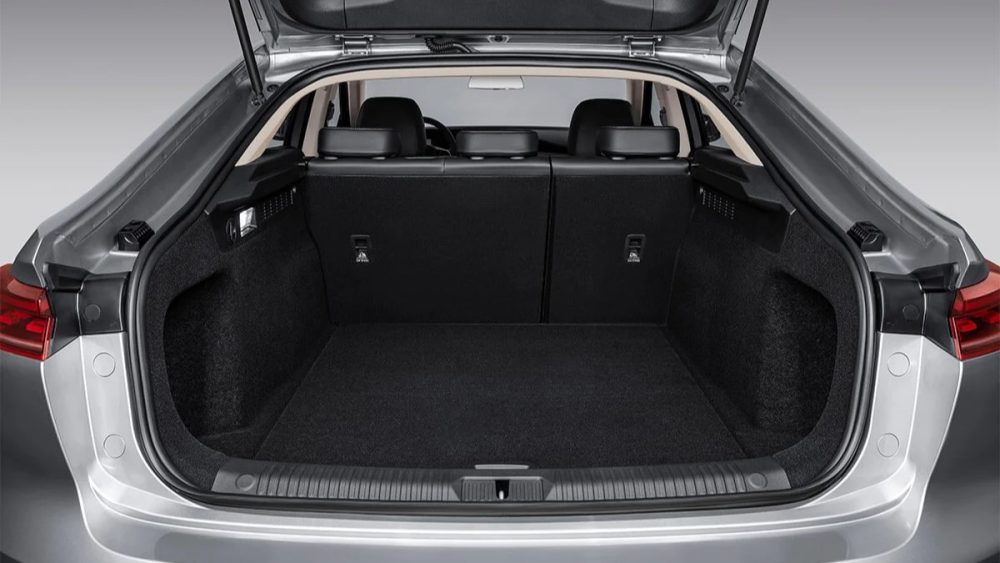 новый обновленный салон Bestune B70 салон багажник кузов лифтбек