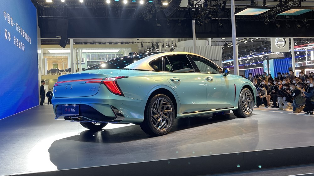 Hongqi H6, вид сбоку сзади