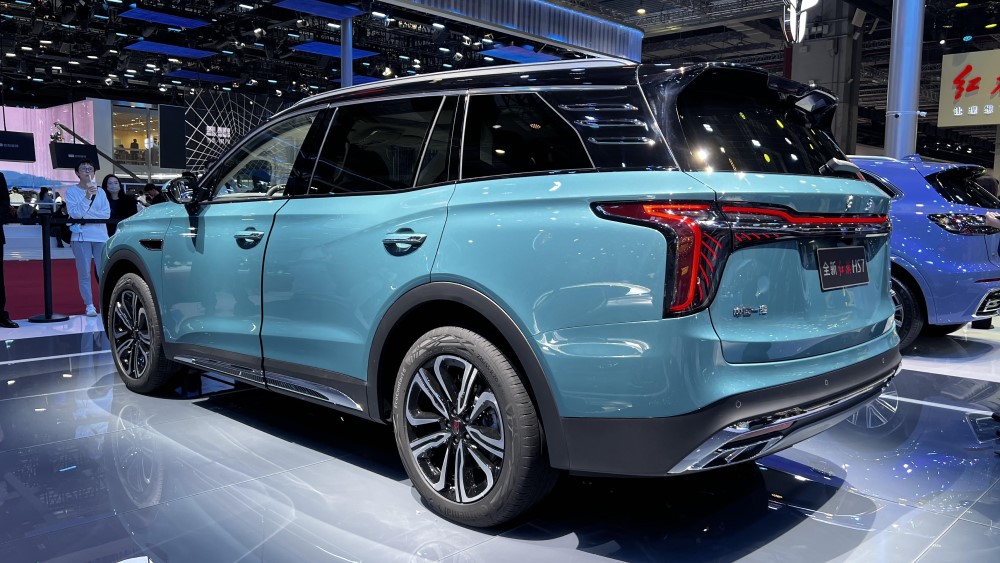 Hongqi HS7, вид сбоку сзади