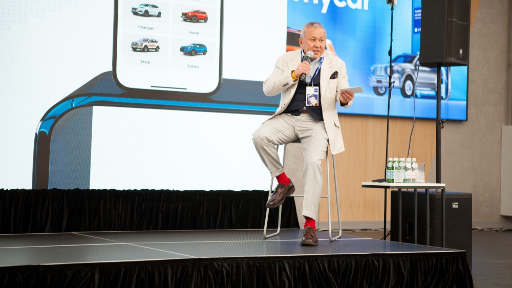 Нурлан Смагулов на презентации маркетплейса по продаже новых автомобилей