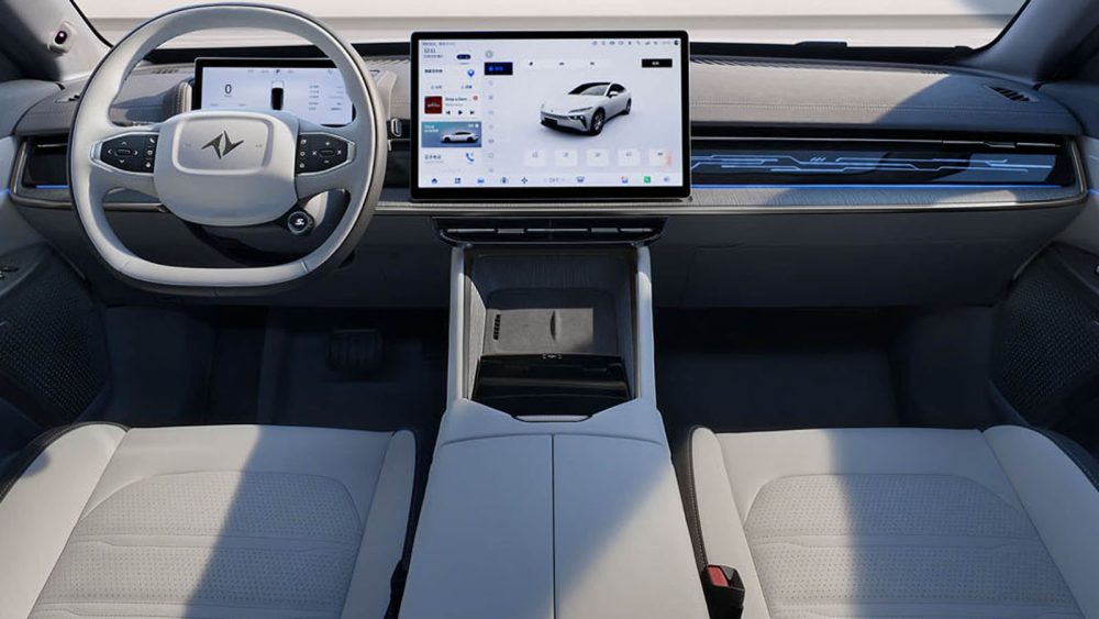 автосалон 2024 eπ007 от салона Dongfeng, интерьер