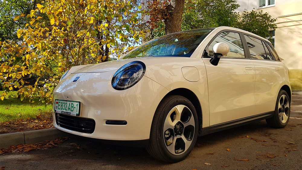 Electric city car JAC E30X in Belarus, front side test