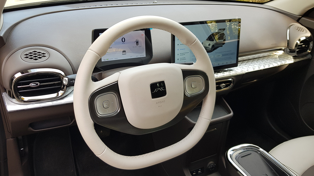 Electric Citicar Jac E30X в промежуточном салоне.