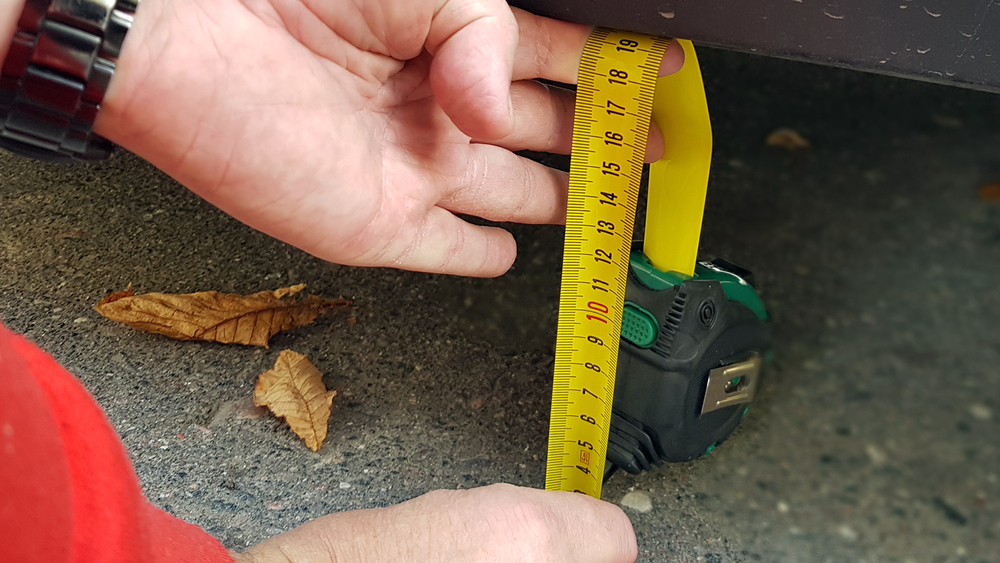 Electric city car JAC E30X in Belarus test measurements ground clearance