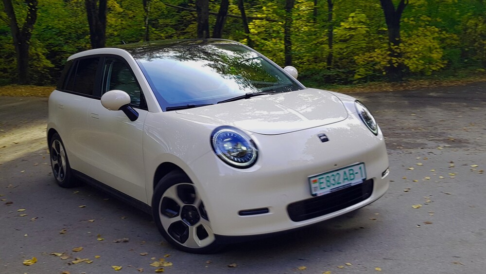 Electric city car JAC E30X in Belarus test side front in dynamics