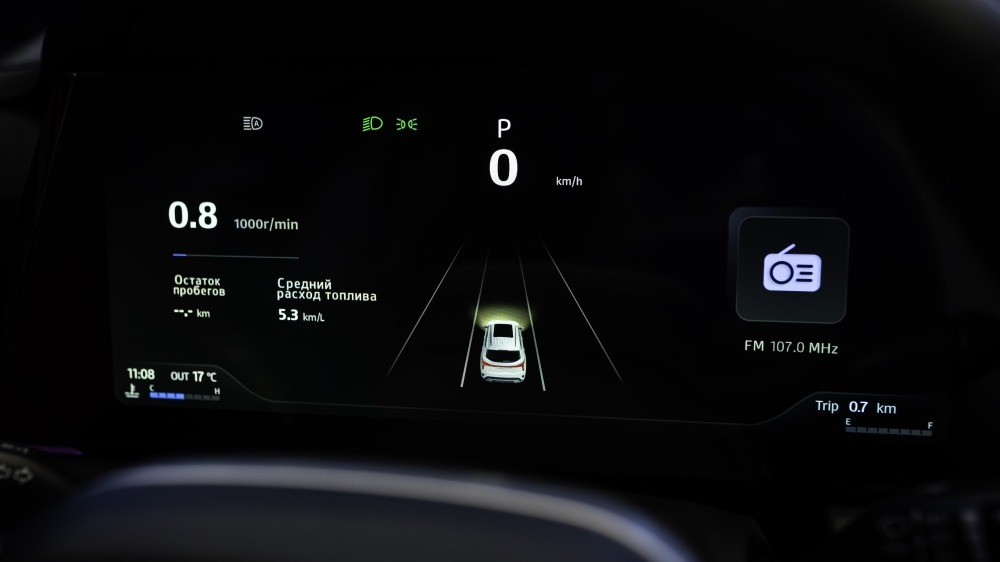 Кроссовер JAC JS8 в Казахстане салон салон приборная панель русификация