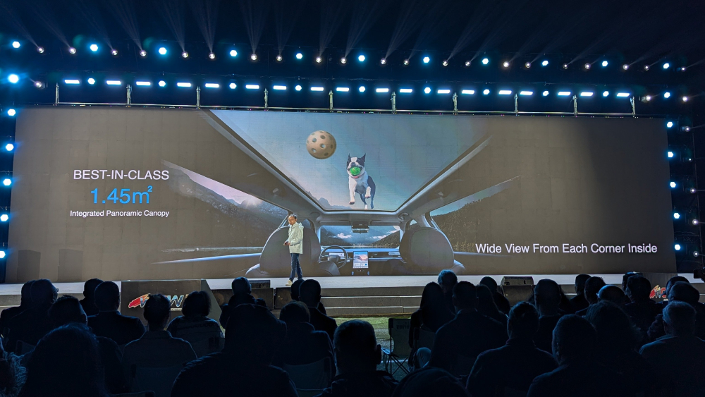 jaecoo j5 кроссовер салон серый панорамное остекление 1,45 кв.м.