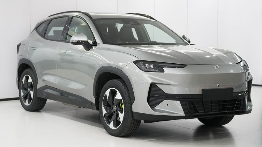 Гибридный кроссовер Jetour Shanghai L6 передняя сторона