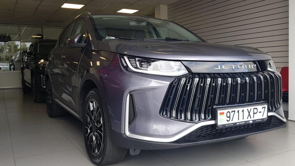 Моторшоу 2024 Jetour x50 сбоку спереди