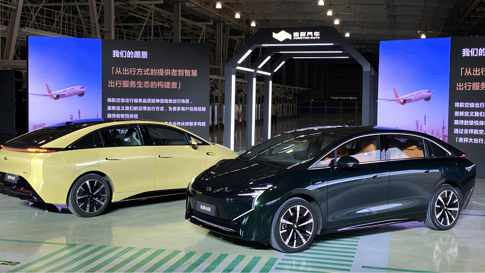 Электромобиль Juneyao Air Side Front Green Side Back Yellow появится в Казахстане
