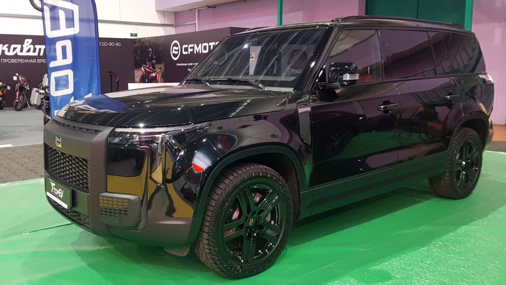 Гибридный внедорожник Polarstone 01 на выставке «Моторшоу 2024» в Беларуси, вид спереди