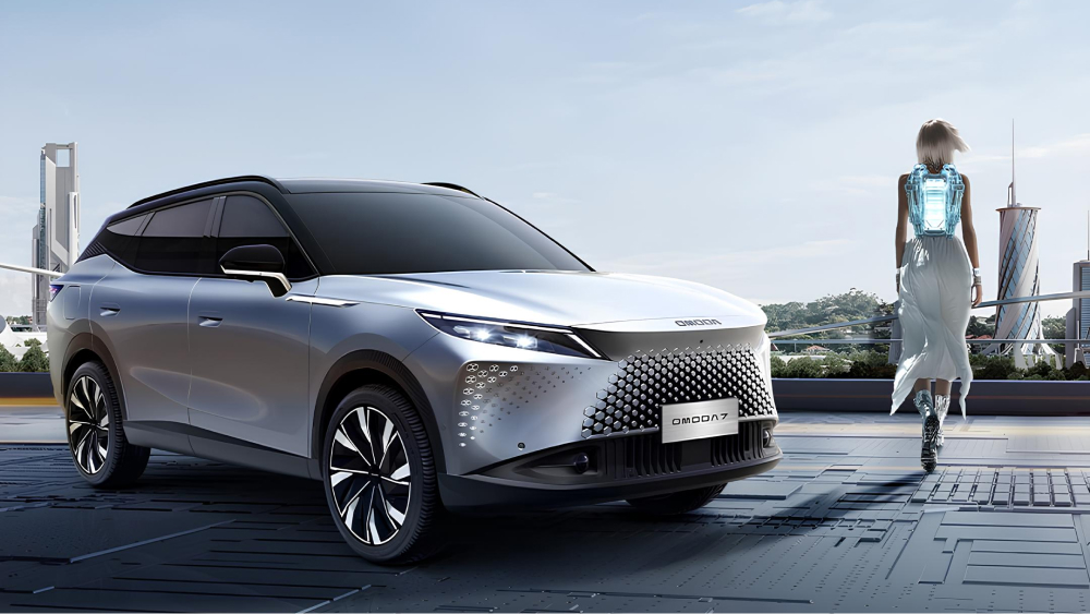 omoda c7 кроссовер боковые передние серебристые характеристики двигатель робота привод