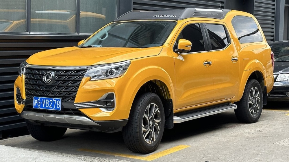 Пикап Dongfeng Palasso в Китае, вид сбоку на Palaso Palazzo