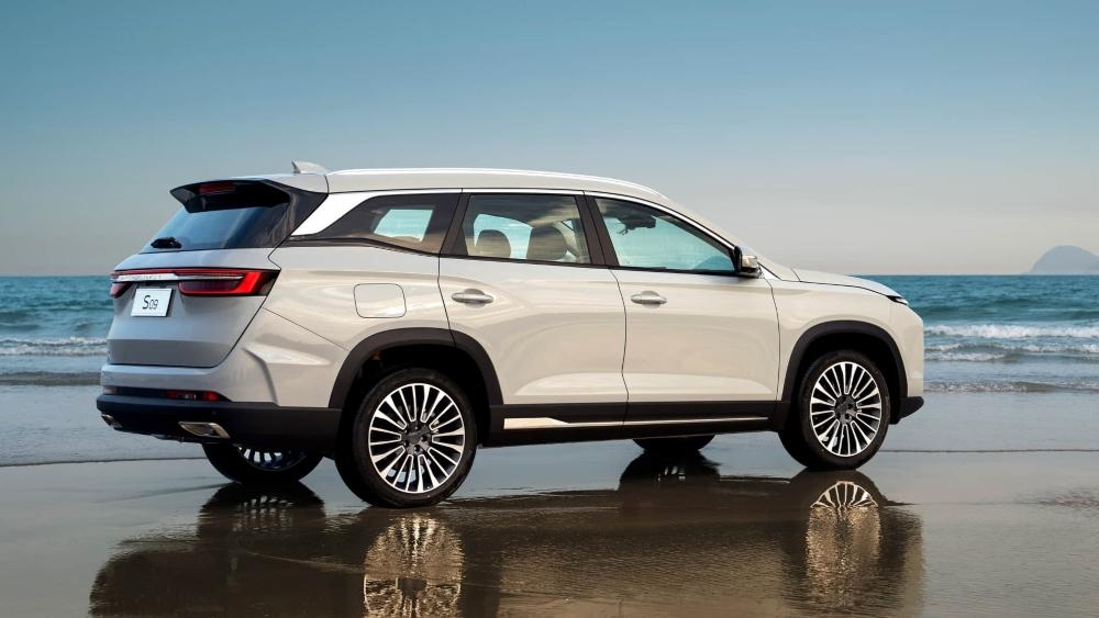 Кроссовер Soueast S09, вид сбоку сзади