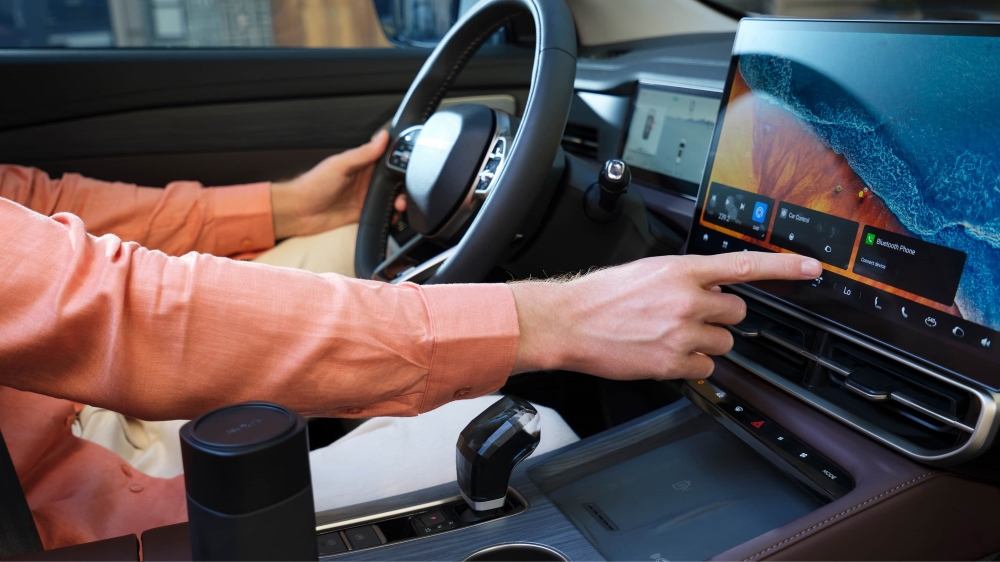 Салон кроссовера Soueast S09 салон медиасистема мультимедиа