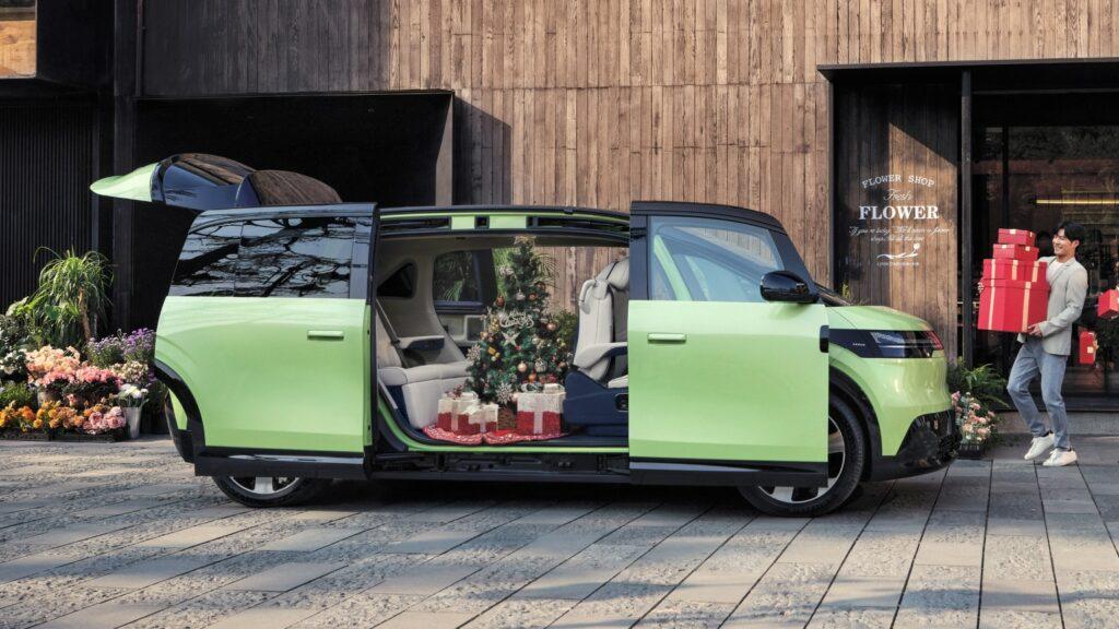 В Китае официально вышел на рынок новый минивэн Zeekr Mix по цене от 39 250 долларов США