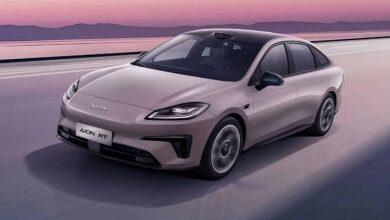 В Китае выпущен электрический седан GAC Aion RT по цене от 16 700 долларов США. В Китае выпущен электрический седан GAC Aion RT по цене от 16 700 долларов США.