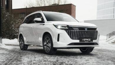 В России резко снизились цены на гибридный кроссовер Evolute i-Space в середине ноября 2024 года.