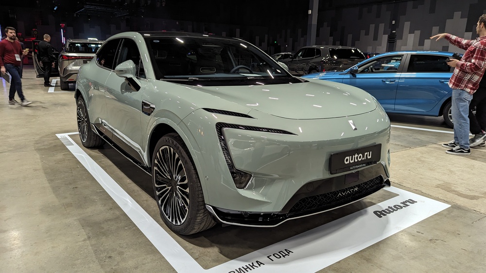 Электрокроссовер Avatr 11 бок передок новинка 2023 года