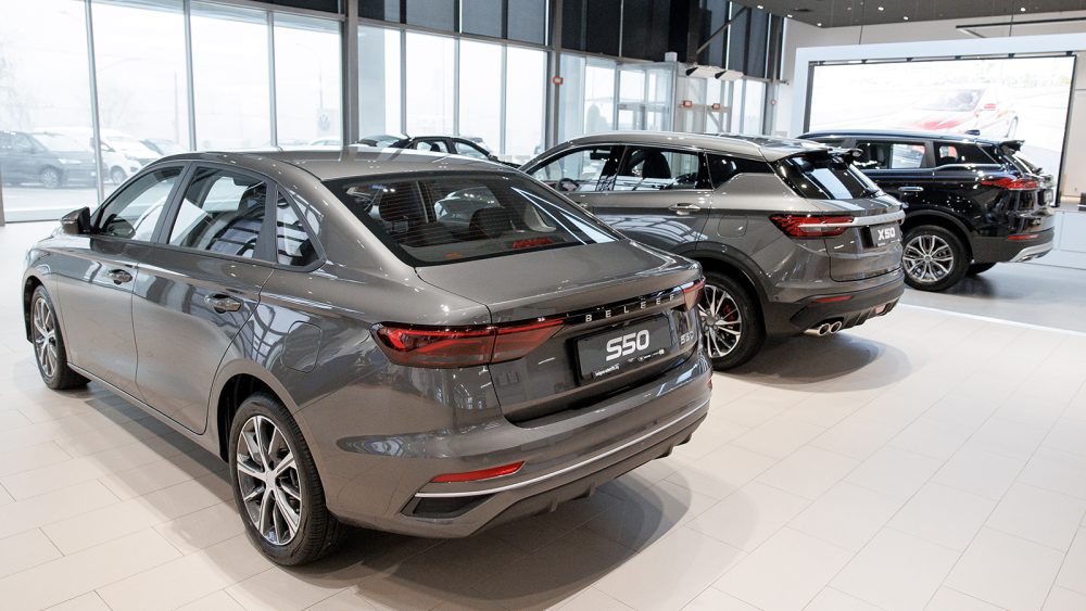 Первый салон Belgee в Минске S50 сзади