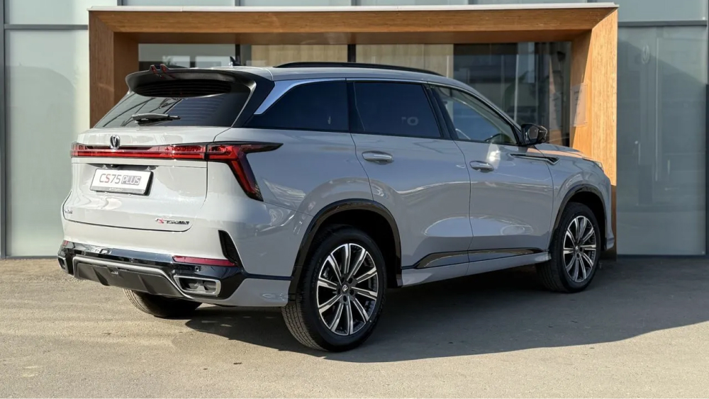 Changan CS75 Plus нового третьего поколения, задняя сторона серого цвета