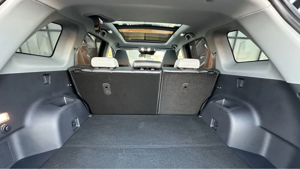 салон кроссовера Changan CS75 Plus серый черный