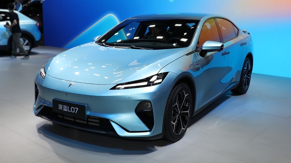 передняя часть лифтбека Deepal L07 в Тяньцзине, 2024 г.