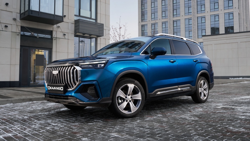 Кроссовер Geely Okavango вид сбоку спереди