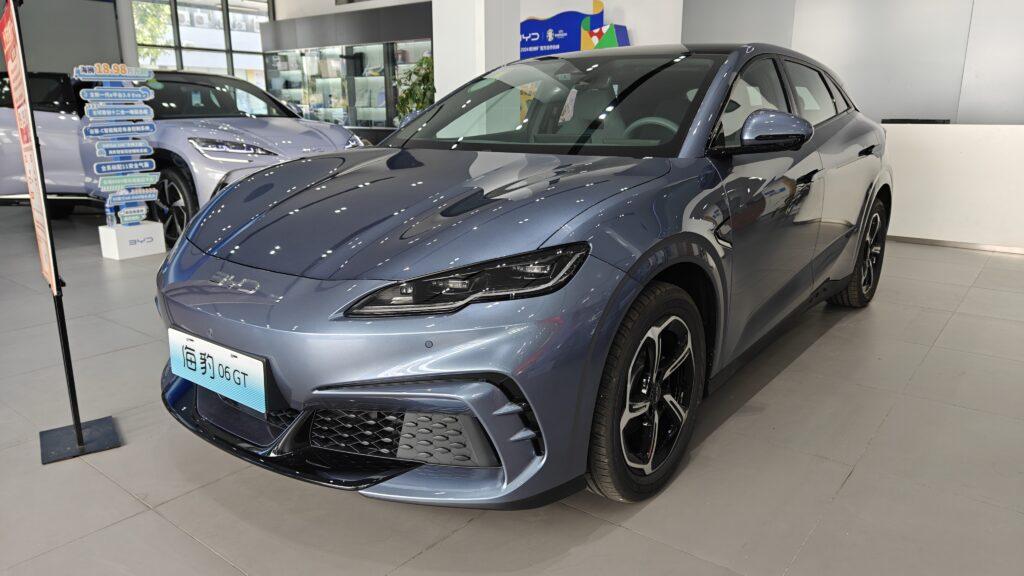 Большой тест-драйв нового хэтчбека BYD Seal 06GT, динамика вождения отзывчива и увлекательна.