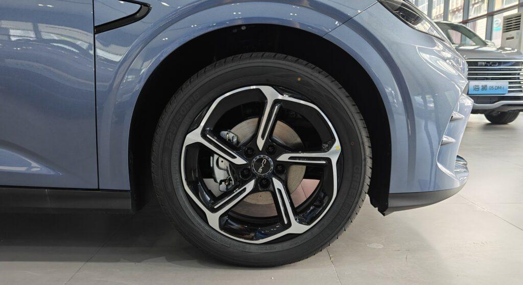 Большой тест-драйв нового хэтчбека BYD Seal 06GT, динамика вождения отзывчива и увлекательна.