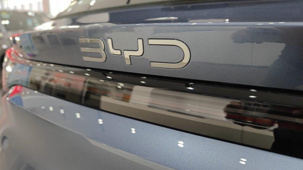 Большой тест-драйв нового хэтчбека BYD Seal 06GT, динамика вождения отзывчива и увлекательна.