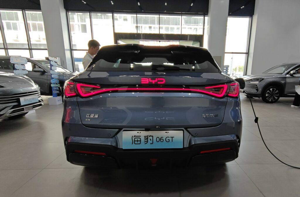 Большой тест-драйв нового хэтчбека BYD Seal 06GT, динамика вождения отзывчива и увлекательна.